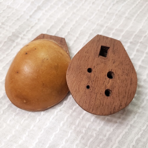 ひょうたんサンダルウッドオカリナ(ボロボロ)