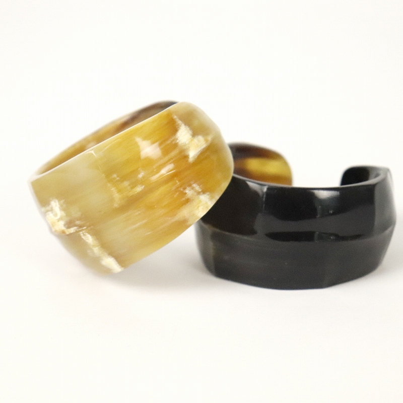 牛角バングル でこぼこ