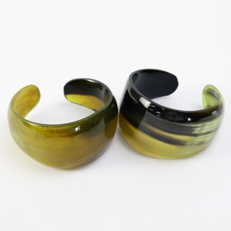 牛角バングル 白ベース緑