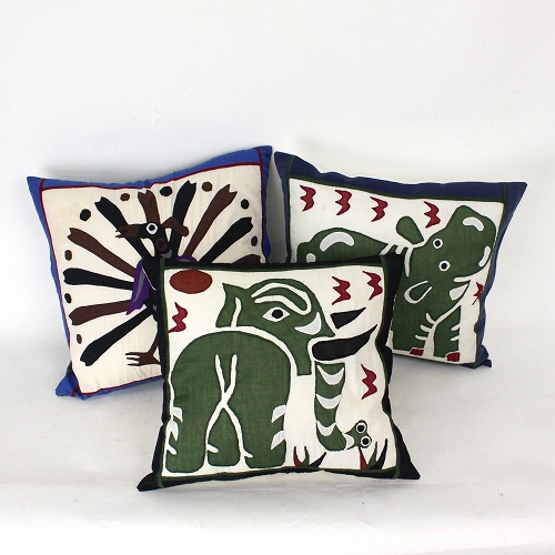 ベナンアップリケクッションカバー　大　ゾウ・カバ・クジャク　