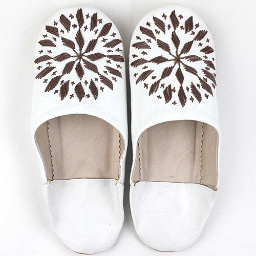 バブーシュ刺繍 S2白x404焦げ茶