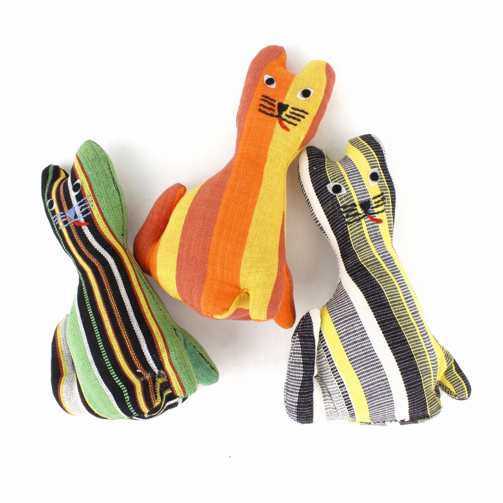 伝統布動物 ネコ 中