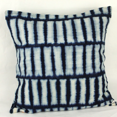 草木染クッションカバー 50x50 藍染 絞りハシゴ