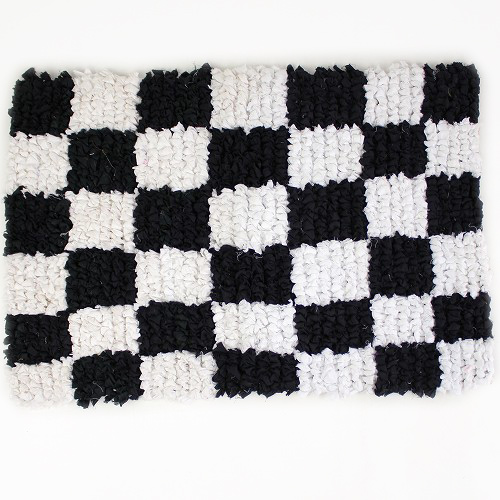 裂布タピ 60×40 モノクロ