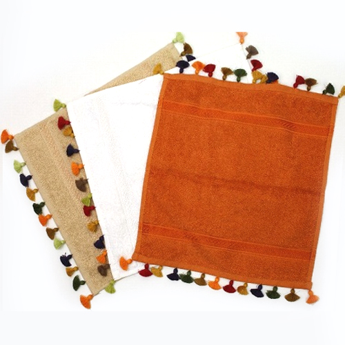 ポンポン付ハンドタオル