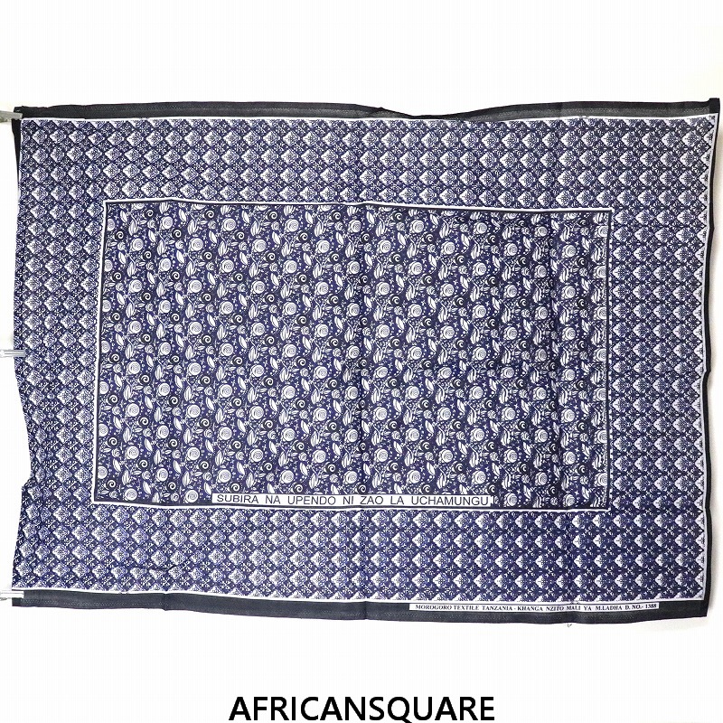 カンガ タンザニア製 中 SUBIRA NA UPENDO NI ZAO LA UCHAMUNGU 黒