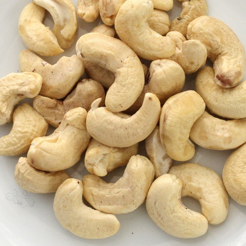 ブルキナファソの有機カシューナッツ ノンロースト 原料1KG