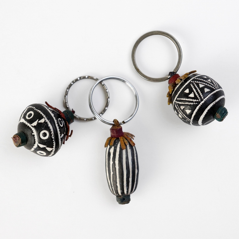 素焼ボール革フリンジキーホルダー