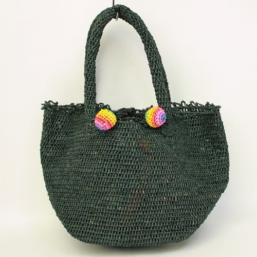 ラフィア編トートバッグ小 紐 虹ポンポン付 黒
