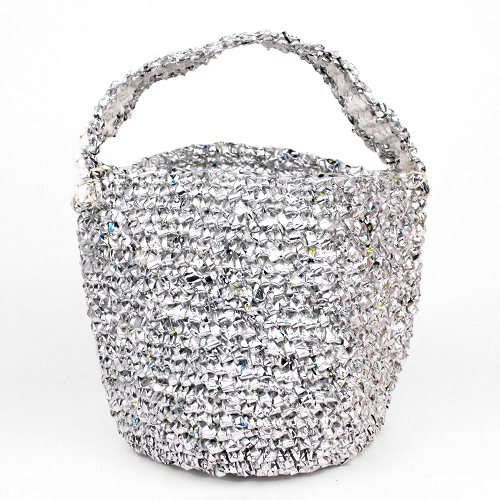 シルバーかぎ編みバッグ9インチ シルバーx白プラ平ハンドル