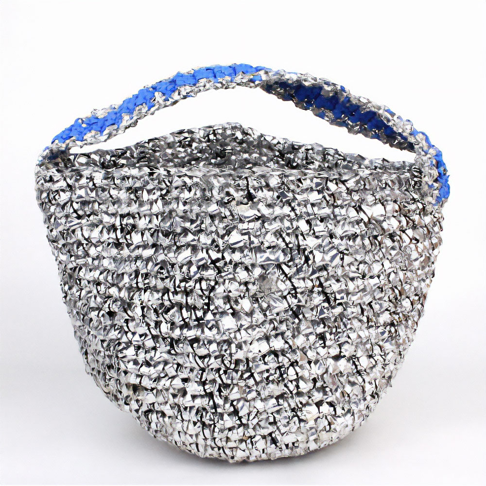 シルバーかぎ編みバッグ9インチ シルバーxサックスプラ平ハンドル