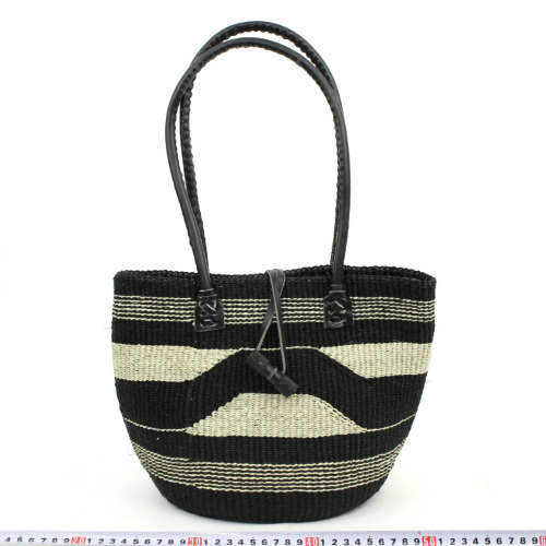 サイザルバッグ伝統柄 中 丸革ロングハンドル黒 木ボタン モノトーン