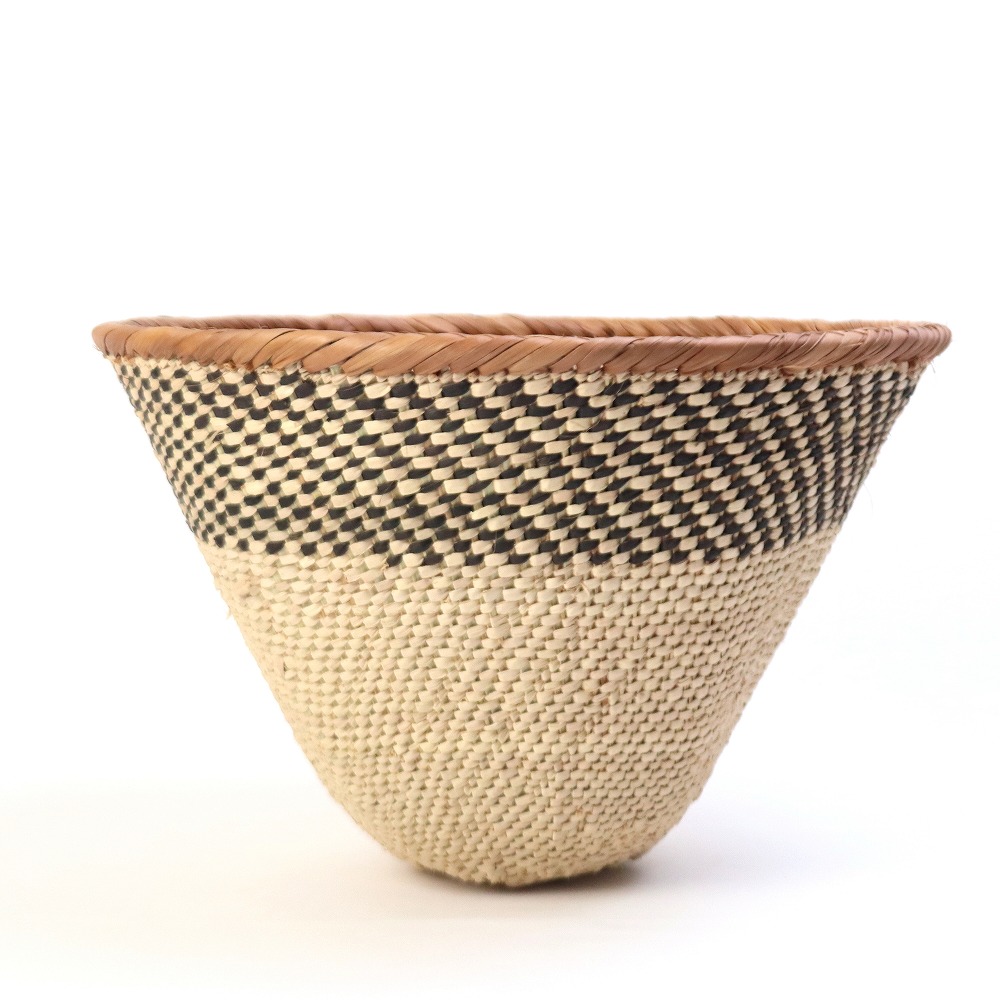 トンガビンガ Vシェイプかご 30-39.9CM 2511 一点物