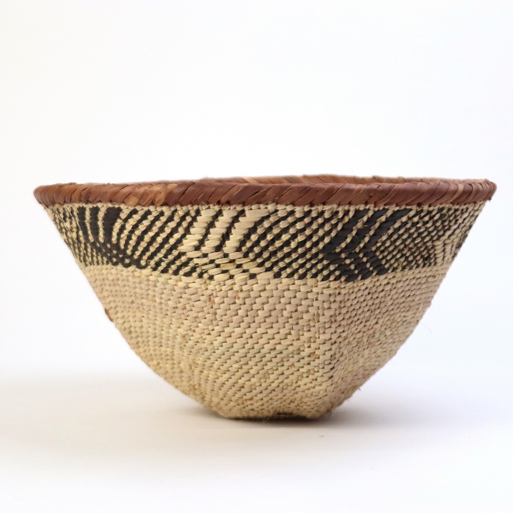 トンガビンガ Vシェイプかご 30-39.9CM 2512 一点物