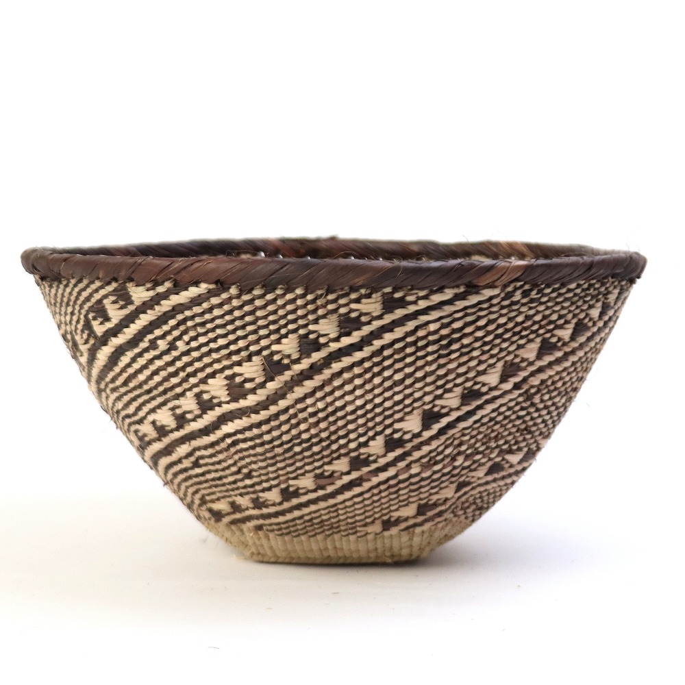 トンガビンガ Vシェイプかご 30-39.9CM 2515 一点物