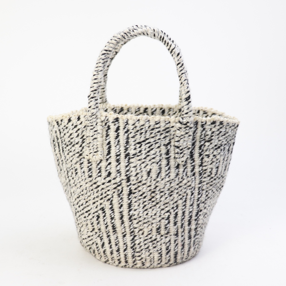 羊毛アクリルサイザルバッグミニ フラッグ ミックスアクリル黒x生成