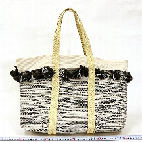 織布ポンポン付きバッグ 椰子ブレードハンドル 黒 20SS一点 @11000→8800円