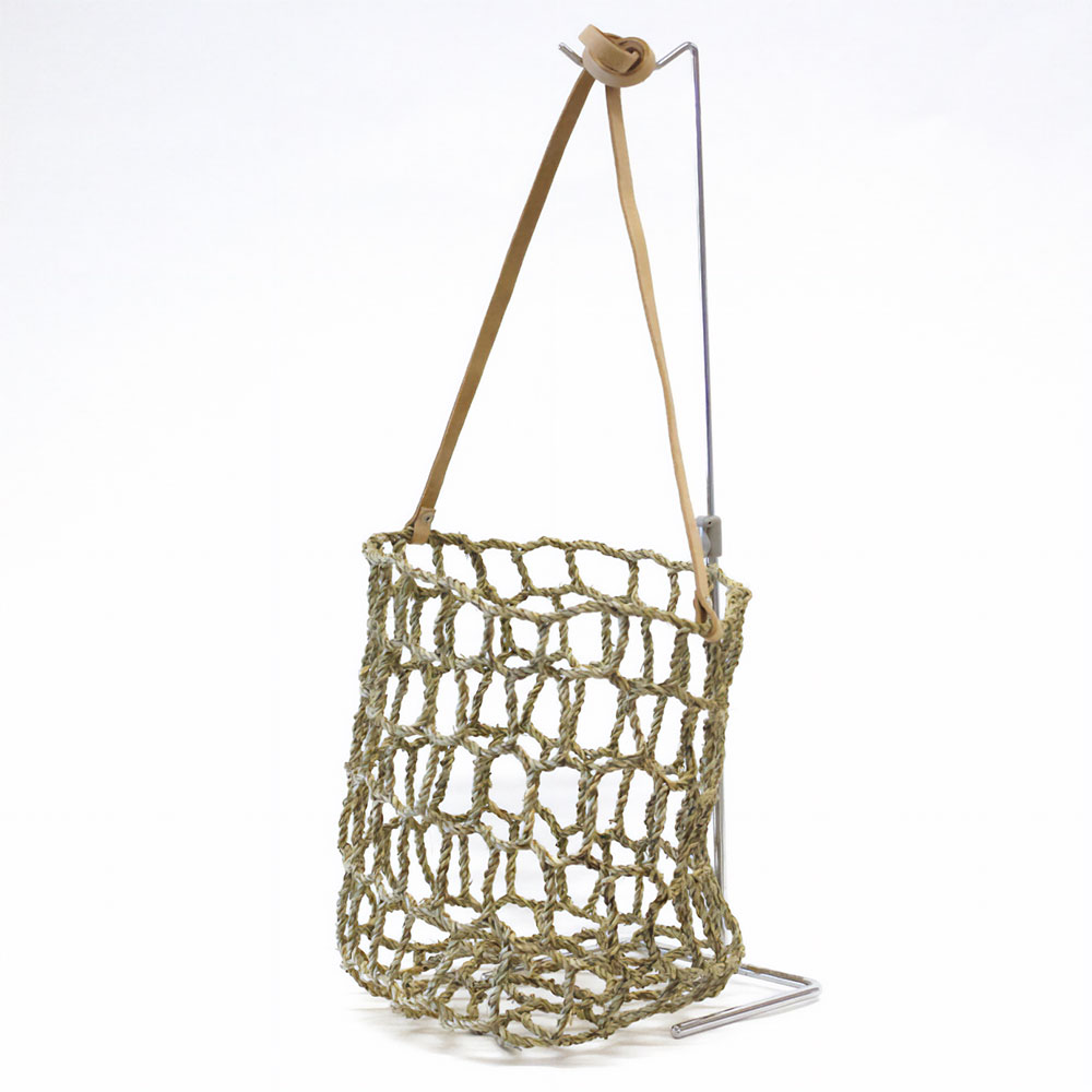 エッサウィラ 格子柄透かしカゴ 丸底 大 細革紐ショルダー ナチュラル革 24SS一点物 @8000→6400