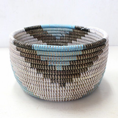 セネガル筒かご V柄 小 サックス焦げ茶白