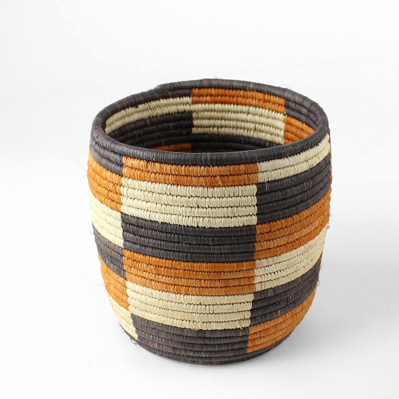 ブウィンディ ゴリラの森ラフィアの葉バトゥワバスケット 四角 生成x芋xハーブ