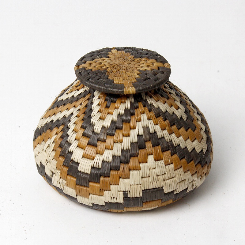 ボツワナバスケット 蓋付かご 中  一点物01