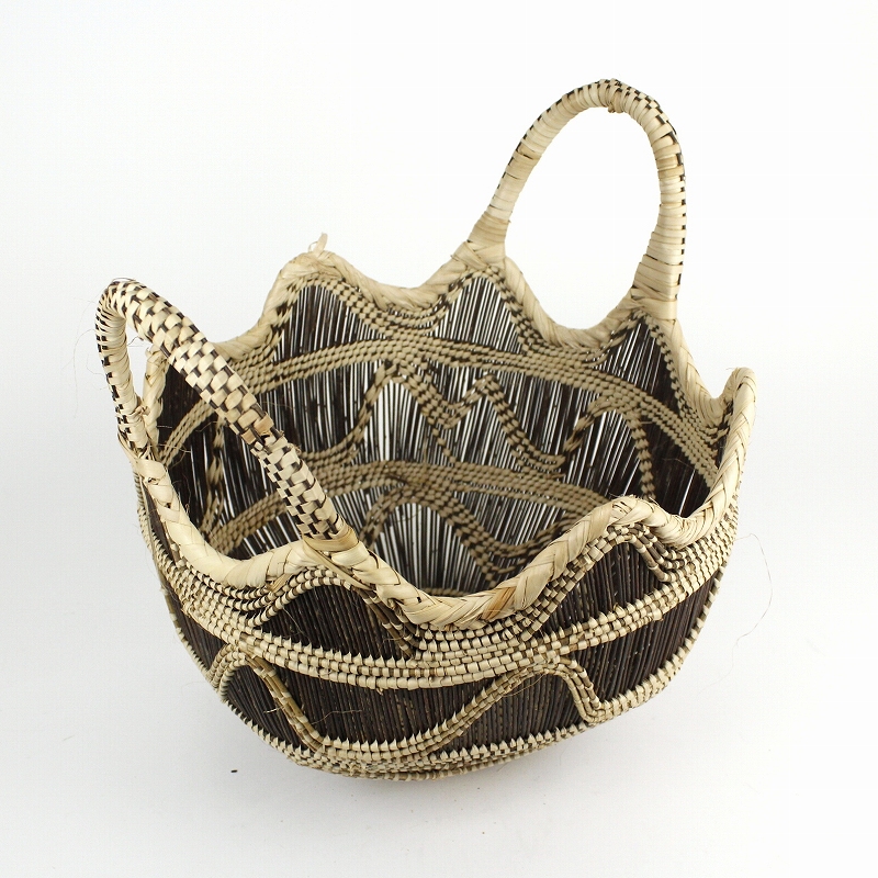 ザンビア ムニュムブエインテリアかご ニャミニャミ 中