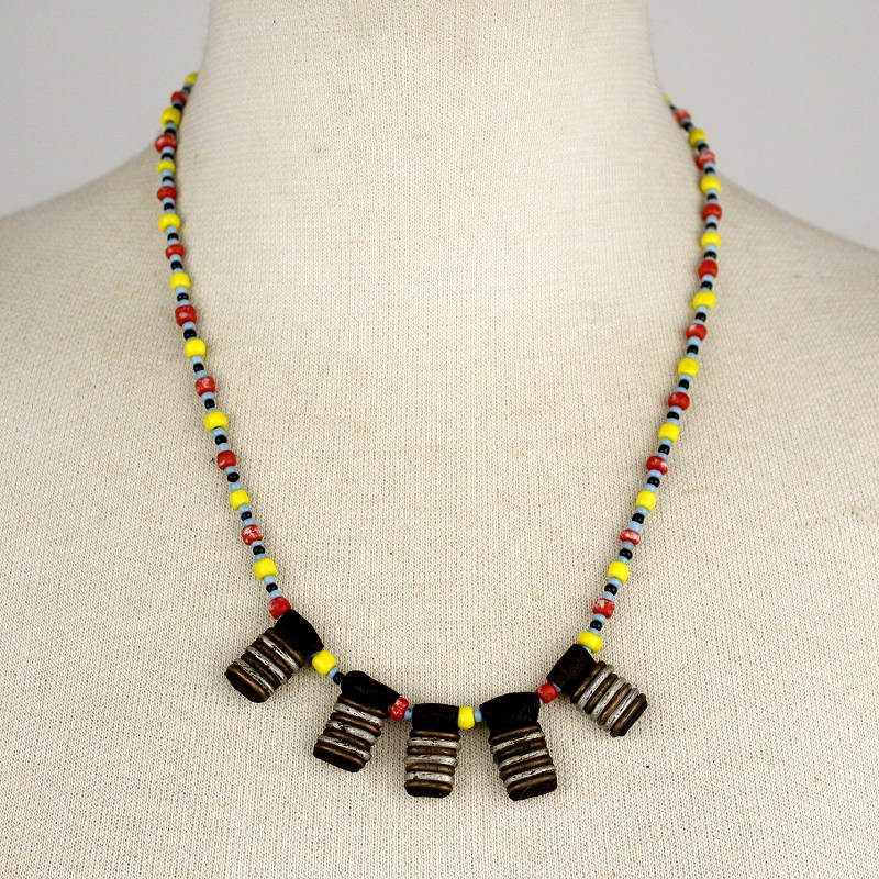 ウォダベ(ボロロ)カラフルネックレス