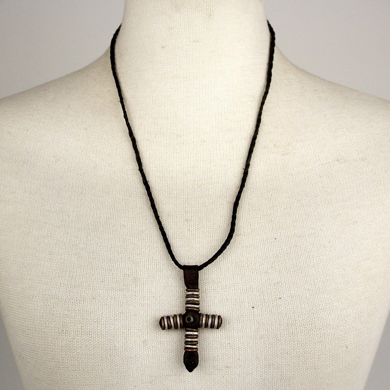 ウォダベ(ボロロ)革ひもぐりぐりネックレス　十字型