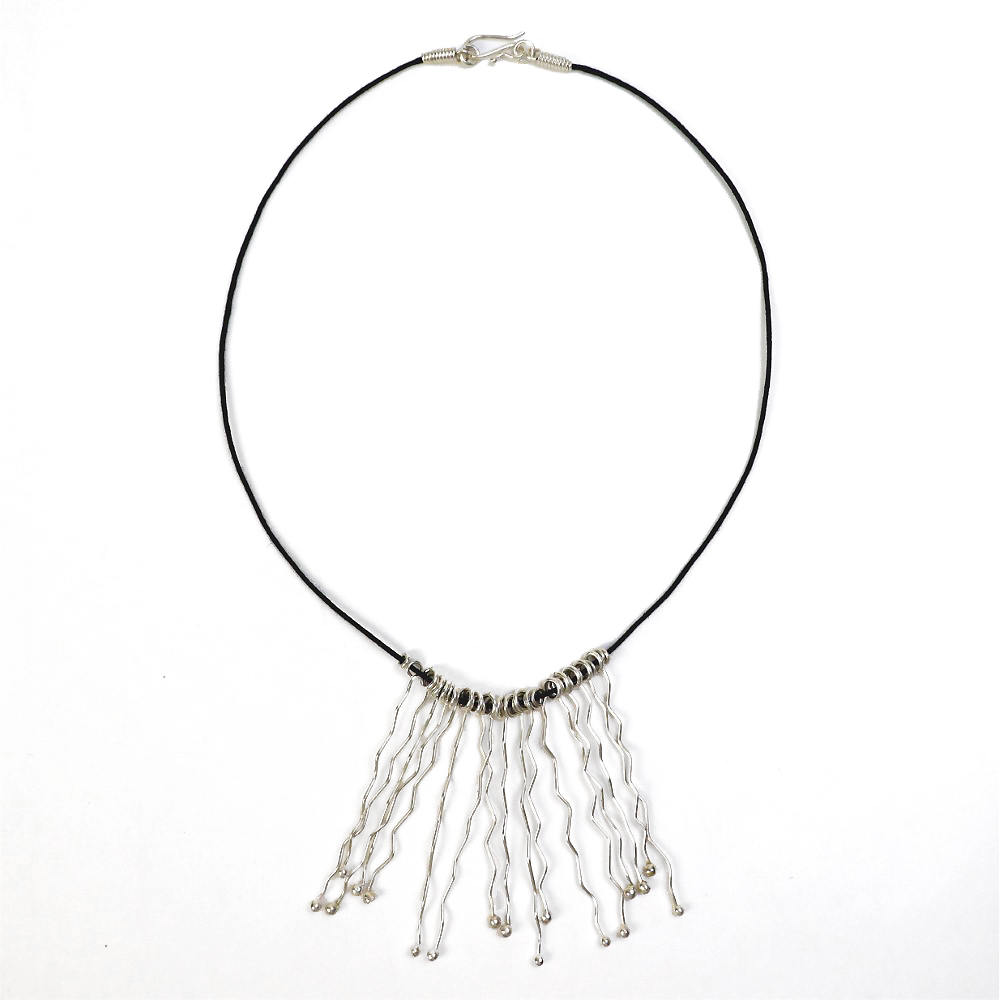 メタルビーズ革紐ネックレス スティック シルバーカラー