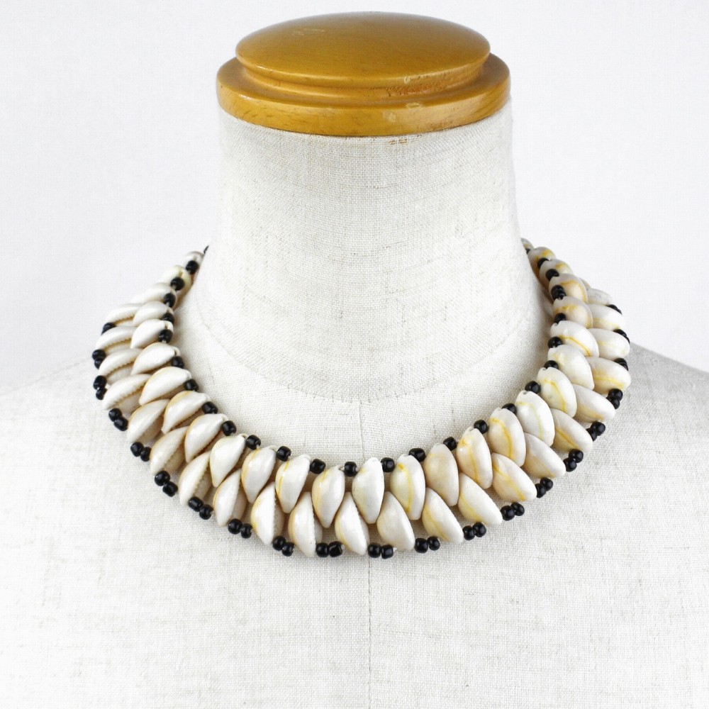 子安貝ネックレス+黒ビーズ