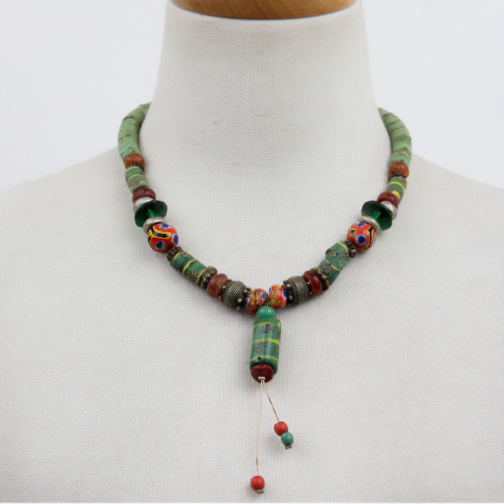 牛骨スネーク古緑ビーズネックレス 一点物