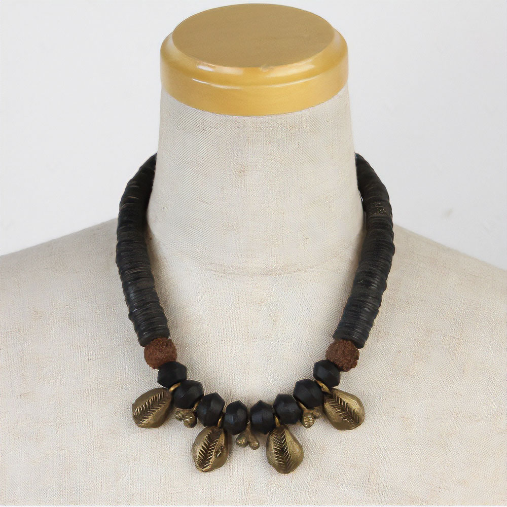真鍮葉型ヘッドココナツビーズネックレス 一点物
