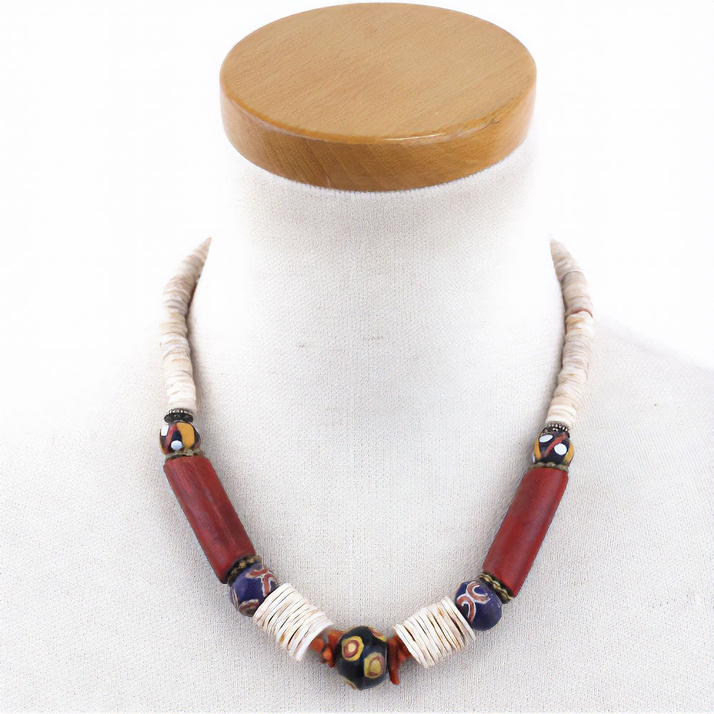 白貝殻ボーキサイトさんごネックレス 一点もの