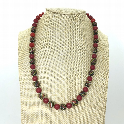 斜め線赤小ビーズネックレス 一点もの