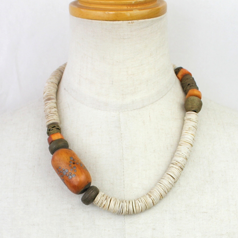 *骨貝殻ビーズネックレス一点物