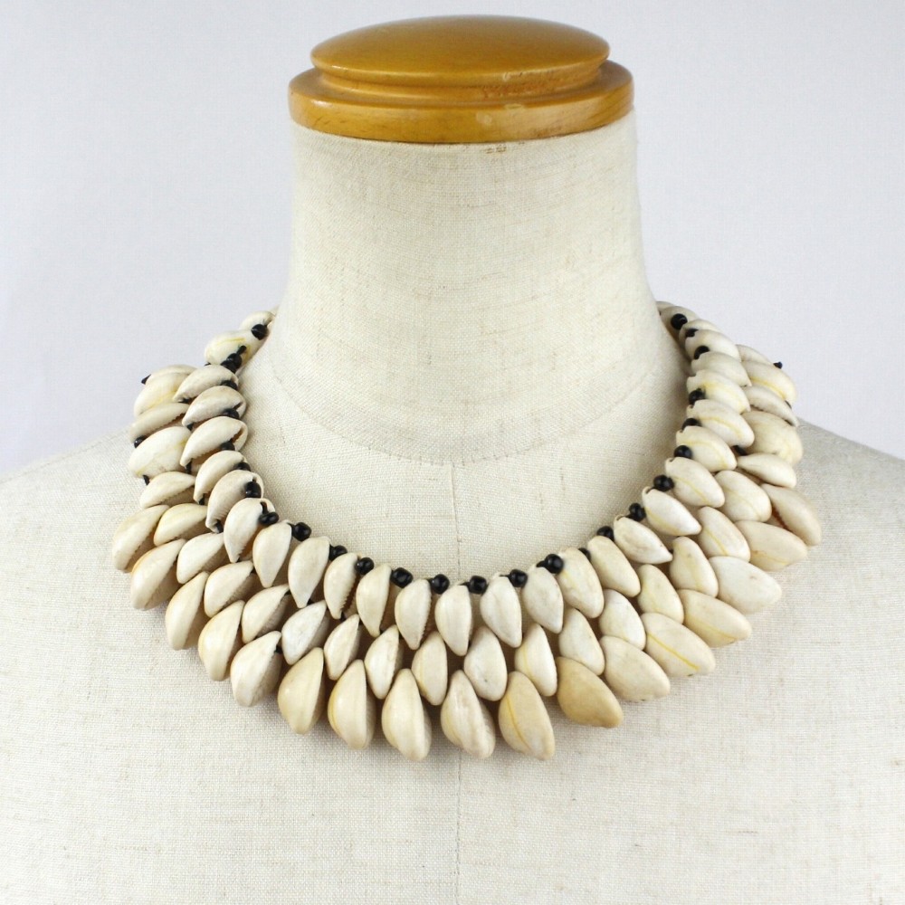 子安貝3連ネックレス