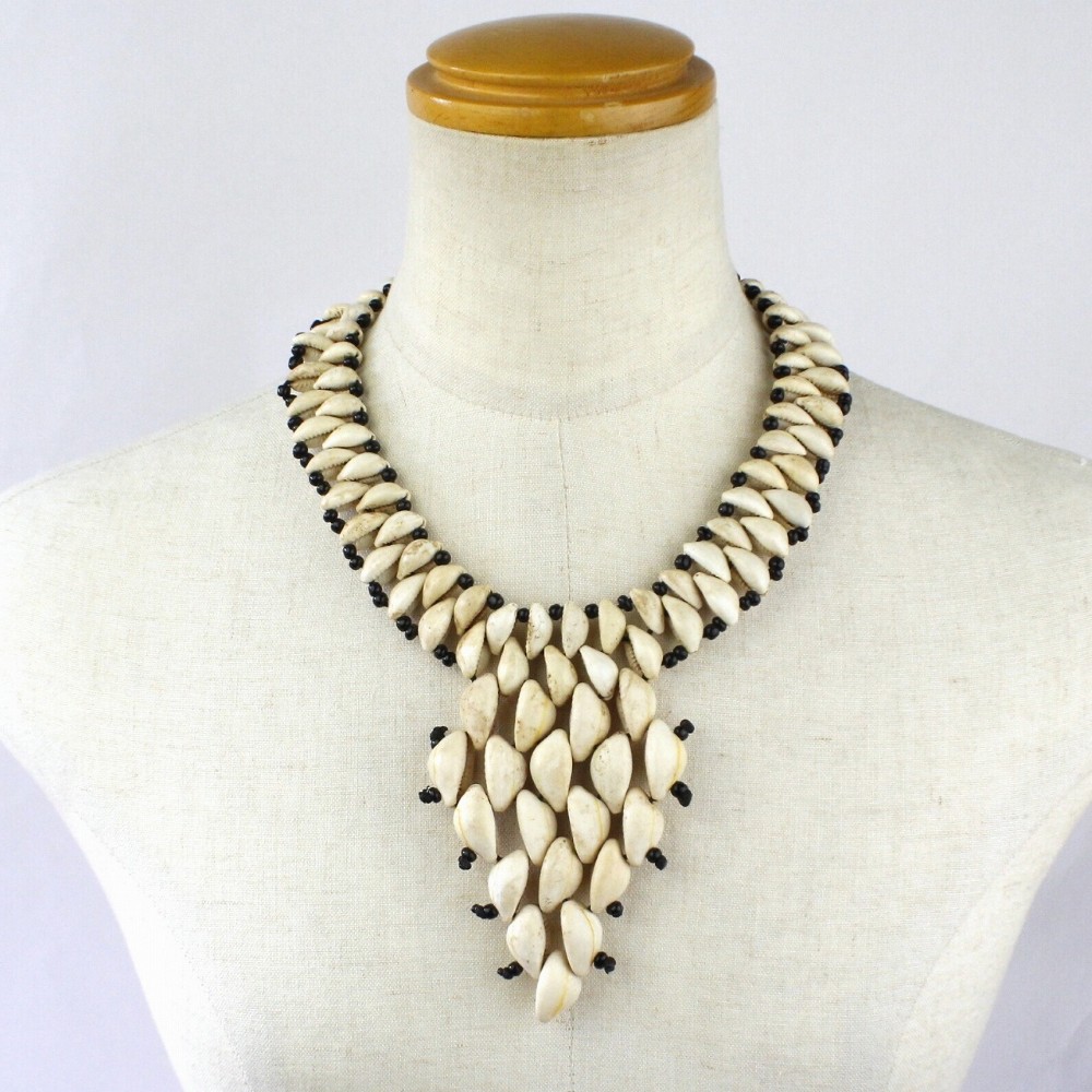 子安貝ハート型ネックレス