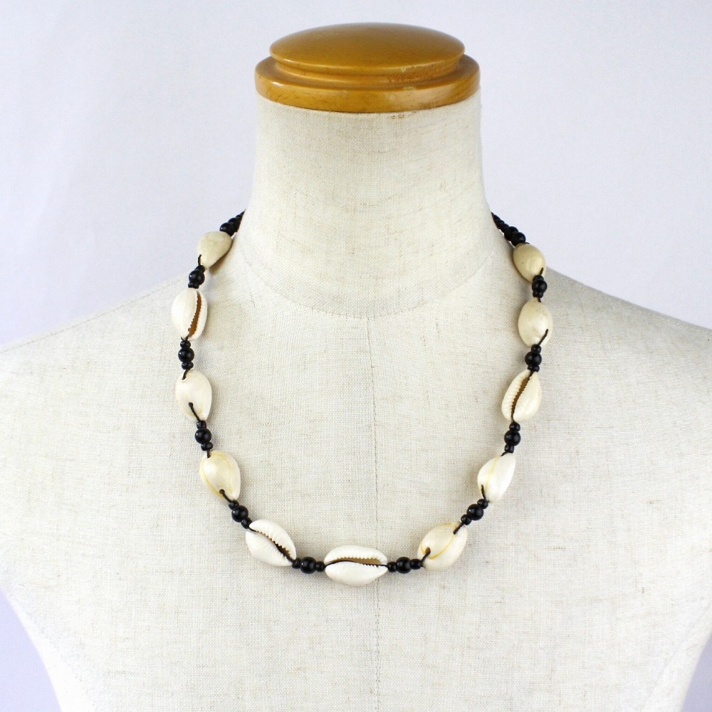 子安貝まばらネックレス