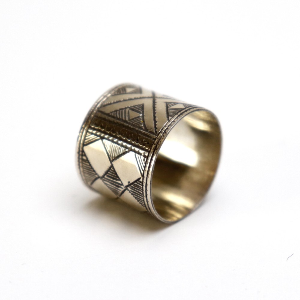 トゥアレグシルバーリング ラウンドエベン