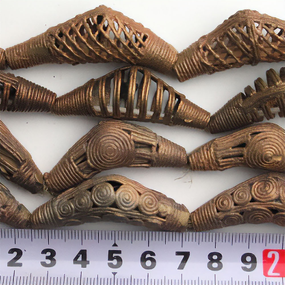 ガーナ真鍮ビーズ 連 006三角