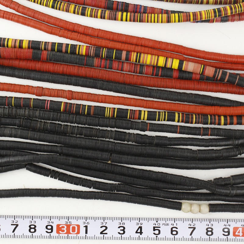 プラスチックココナツビーズ(レコード盤ビーズ)　径0.5CM以下