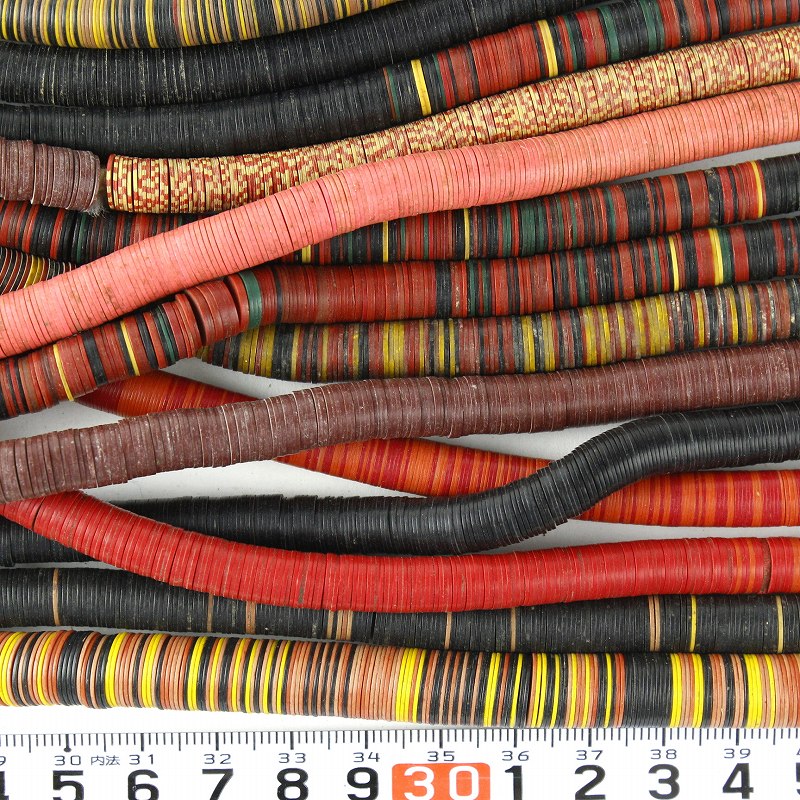 プラスチックココナツビーズ(レコード盤ビーズ)　径0.5-1.2CM未満