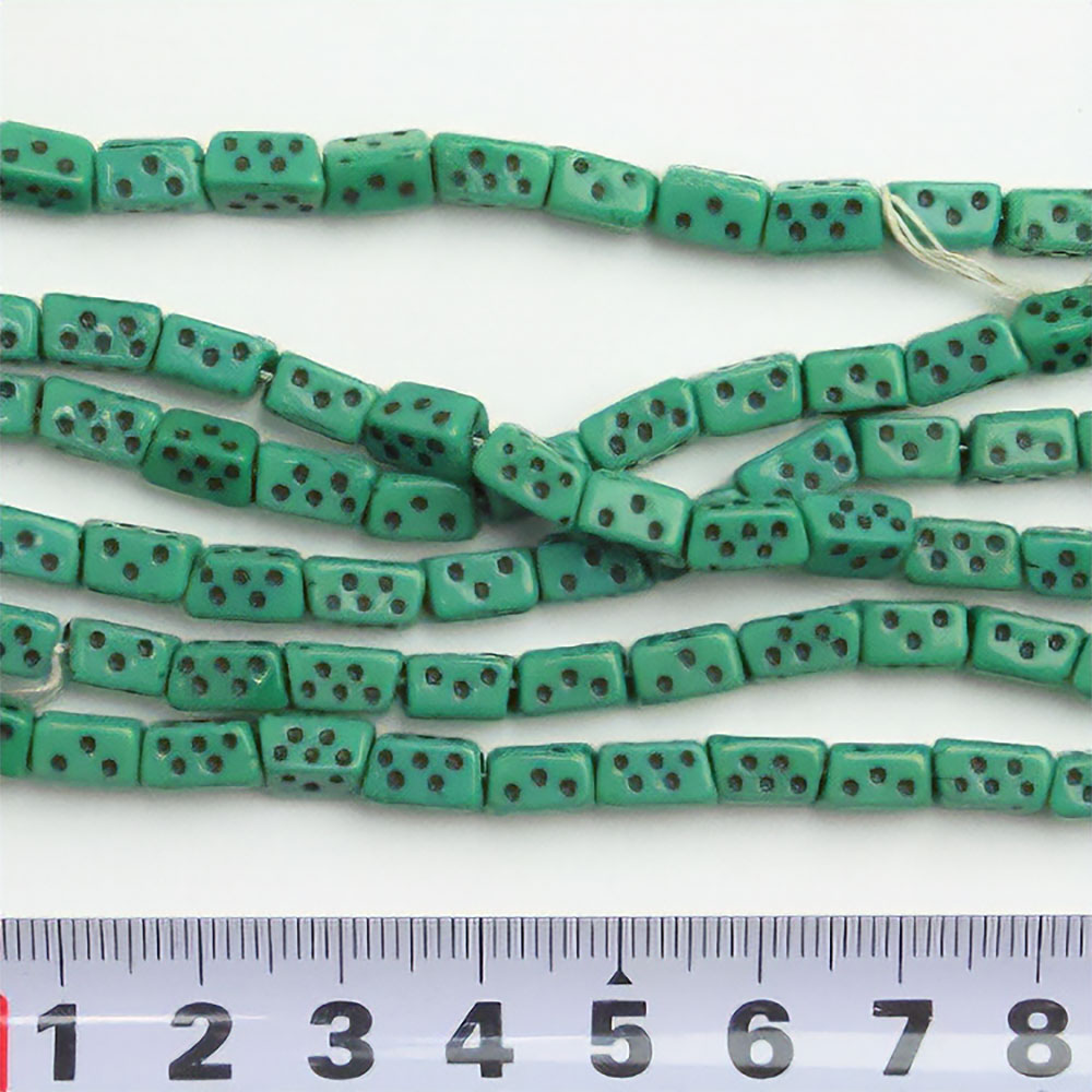 #563サイコロビーズ小 1連50個