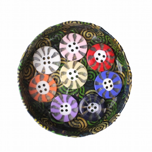 ぐるぐるプラスチックボタン