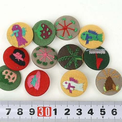 マラガシ刺繍ボタン 径20mm〜22mm カラー