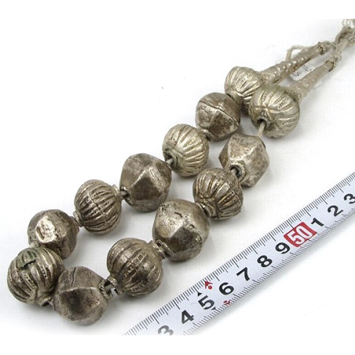 ニッッケルビーズ一連