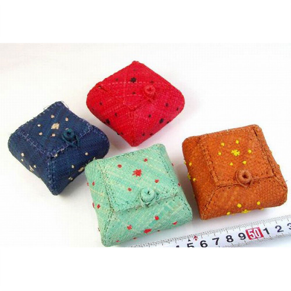 ラバン飾り箱　中