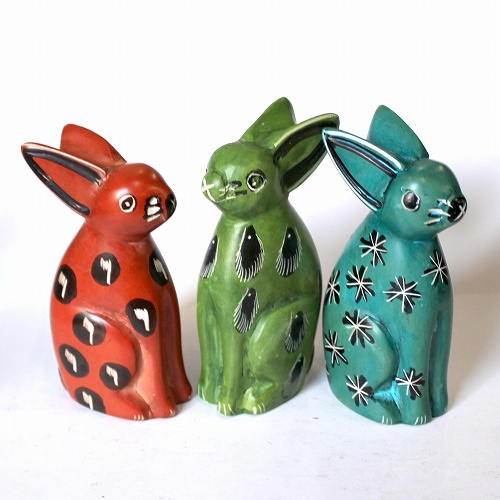 ソープストーン　座りウサギ