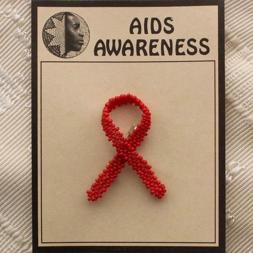 レッドリボンブローチ @500→300円