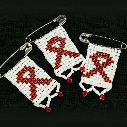 WOLA NANIレッドリボンバッジ　20mm×30mm